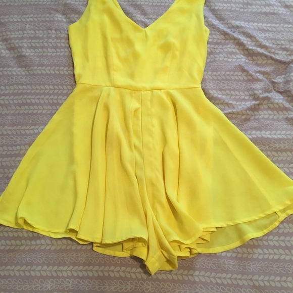 Dresses - Picture 4 of 6